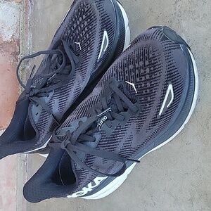 Hoka One Clifton 9 Womens 8D Wide Gym Shoes Black White Sneaker